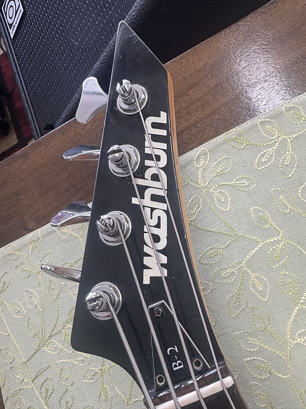Washburn B-2 Bass Guitar.(1980's)(Japan)(Black)(Fretless