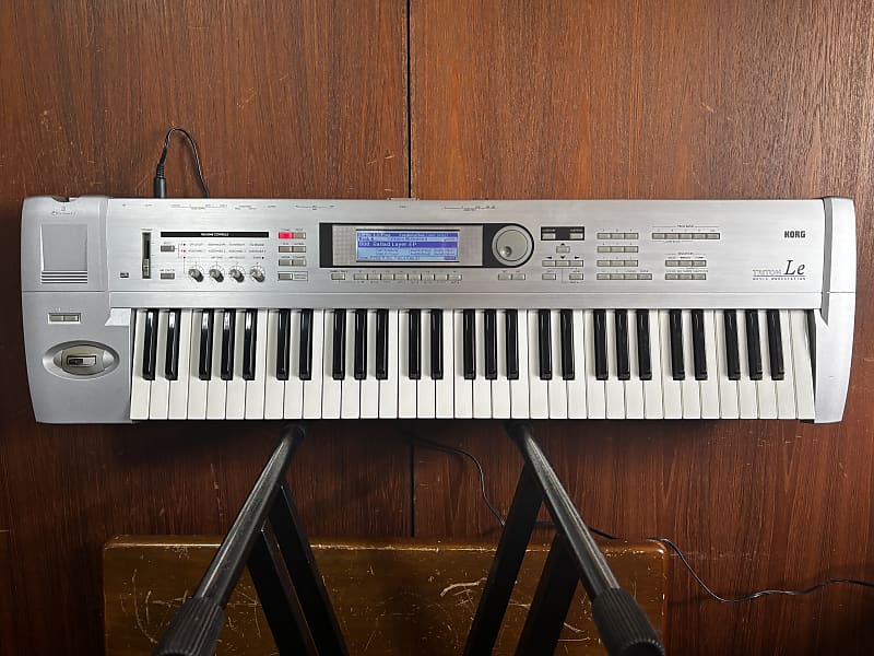 Korg Triton Le 61key MUSIC WORKSTATION KEYBOARD w/ gig bag Korg Triton Le 61key MUSIC WORKSTATION KEYBOARD w/ gig bag