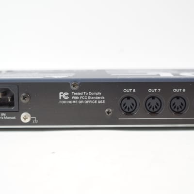 Edirol UM-880 Roland 8 IN / 8 OUT USB MIDI Interface Patcher 100 