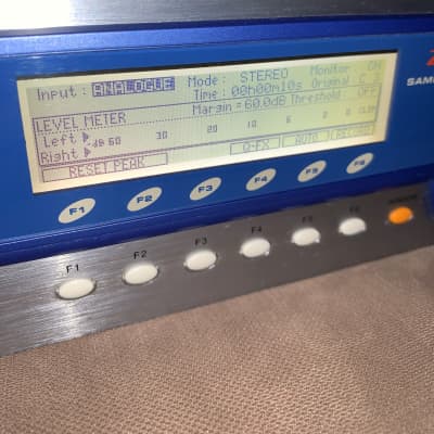 akai  z4 silver
