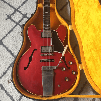 Gibson ES-335TD with Maestro Vibrola 1964