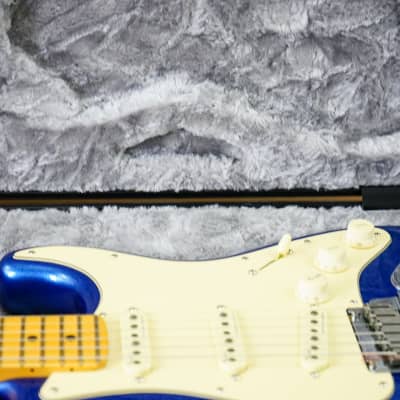 Fender American Ultra Stratocaster with Maple Fretboard - Cobra Blue image 17