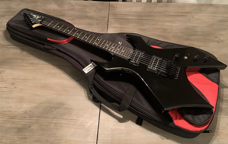 Eddie's Guitar Stranger Things Limited Edition NJ Warlock Custom Shop -  Liquid Black