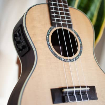Ohana CK-70RE Solid Spruce Top Rosewood Back and Sides Concert Ukulele with Electronics image 15