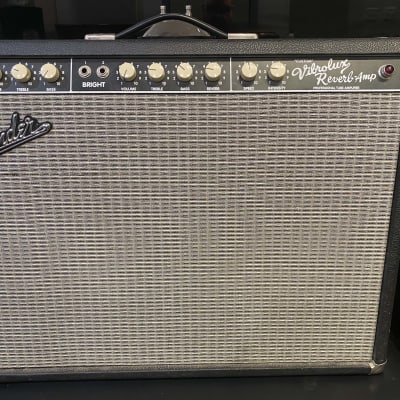 Fender custom vibrolux reverb deals 40w details