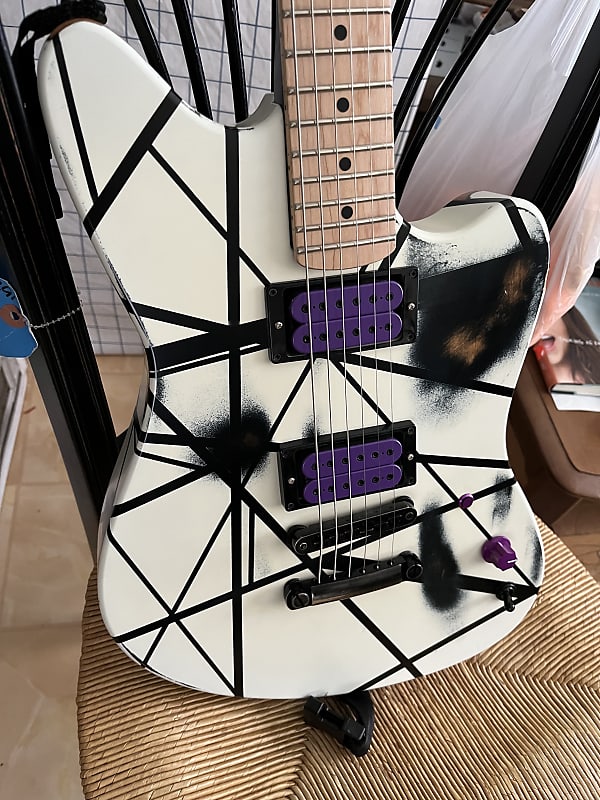 Moniker USA Zuma Black & white EVH Striped Relic, Dimarzio Reverb