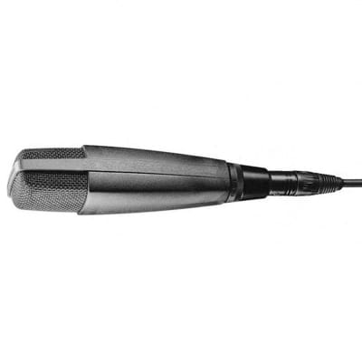 Sennheiser MD 421-II Dynamic Microphone Bundle with 20-foot XLR Cable & Stand image 5
