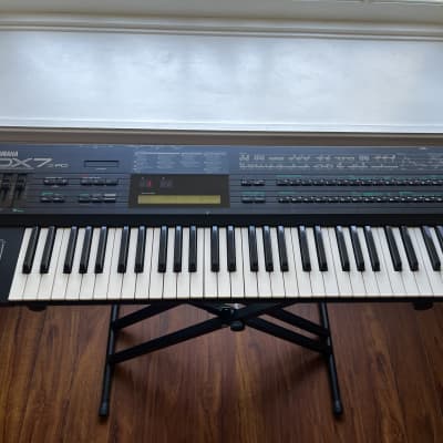 Yamaha DX7IIFD 16-Voice Synthesizer with Floppy Drive