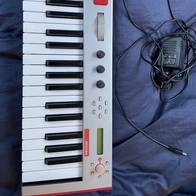 Alesis Micron 2000s - Silver