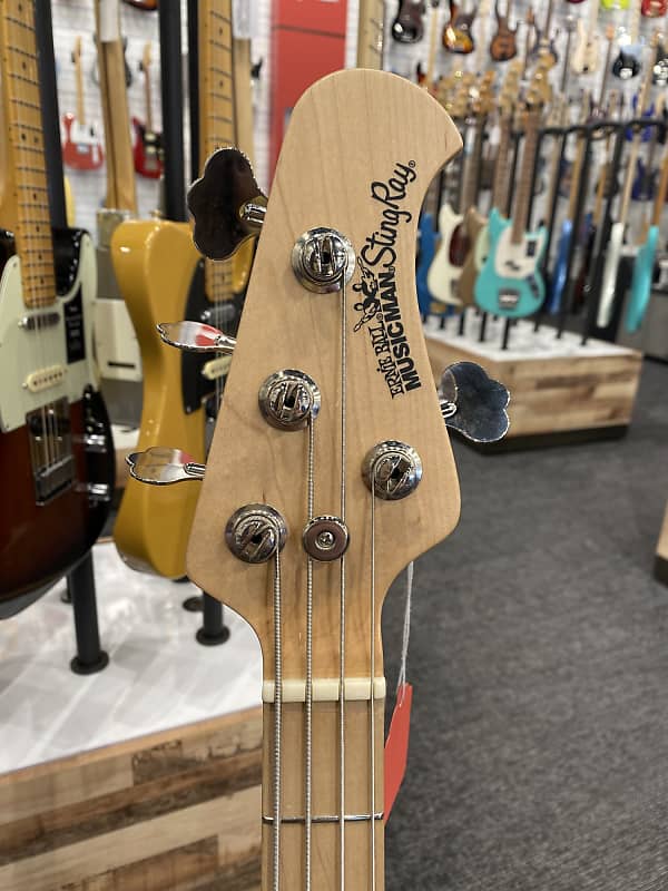 MUSICMAN StingRay USA ハードケースあり - ベース