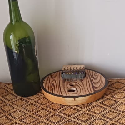 West African "thumb piano" (guidiga) image 2