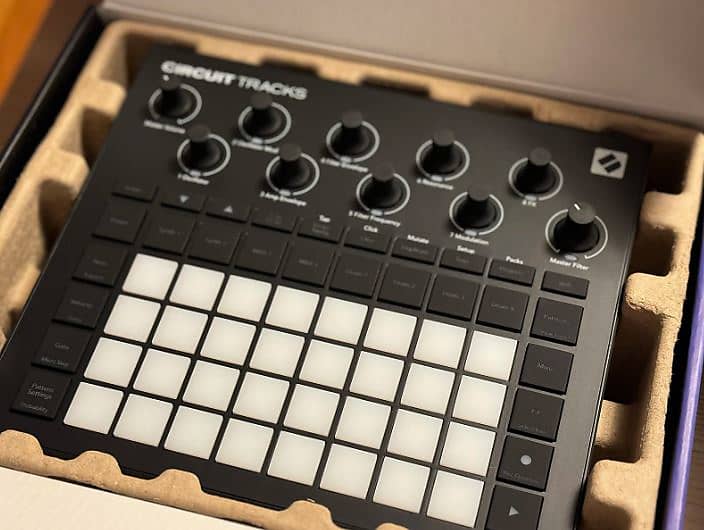 Novation Circuit Tracks Groovebox 2021 - Present - Black | Reverb