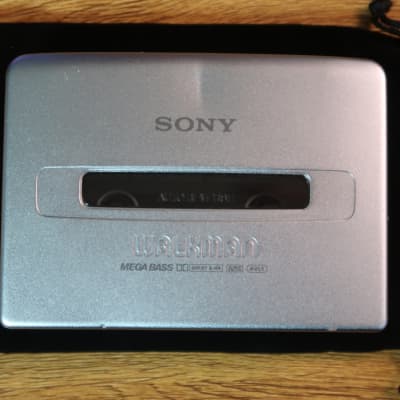 Sony WM-EX570 Walkman Cassette Player image 3