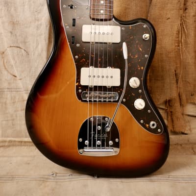 Fender MIJ '62 RI Jazzmaster 2018 - Sunburst image 2