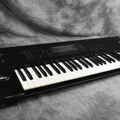 Korg 01/W FD Music Workstation Synthesizer in Very Good Condition W/ Hard case image 3