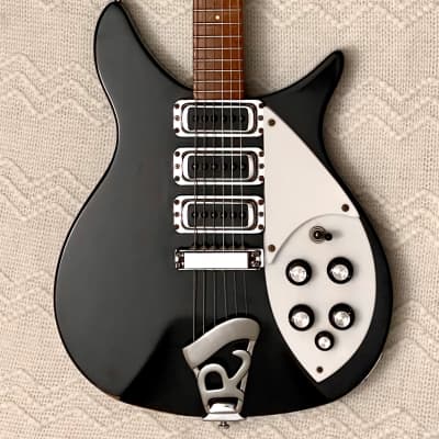 1982 Rickenbacker 320 6-string short scale guitar image 2