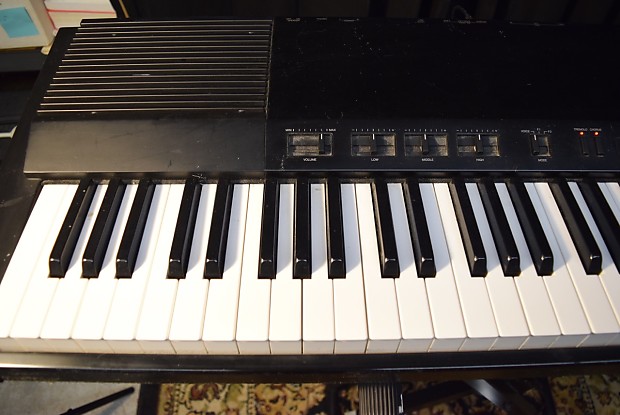 Yamaha PF70 Electric Piano w stand w case Vintage 80 s