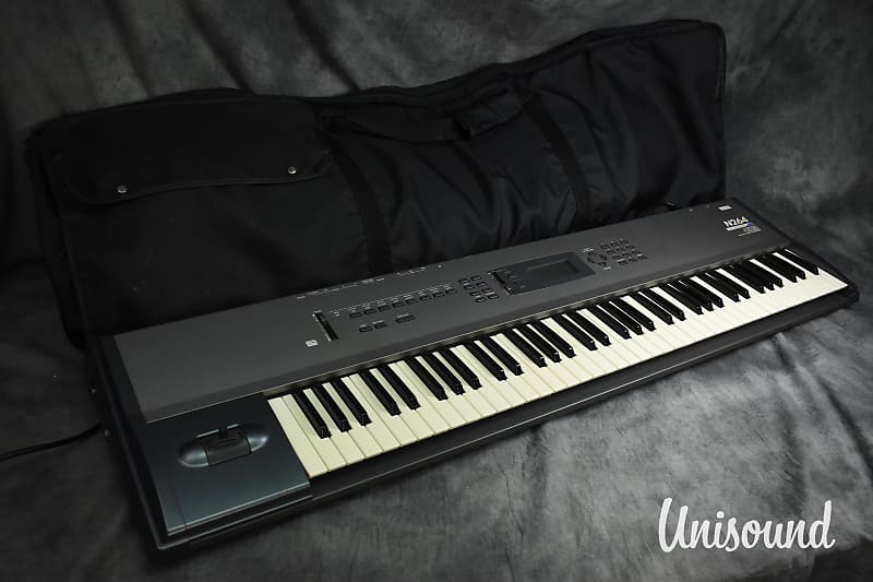 Korg N264 Music Workstation Synthesizer w/ Soft Case in Very Good Condition image 1