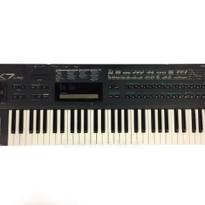 Yamaha DX7IIFD 61-Key 16-Voice Digital Synthesizer with