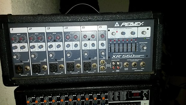 Peavey XR-560 powered mixer