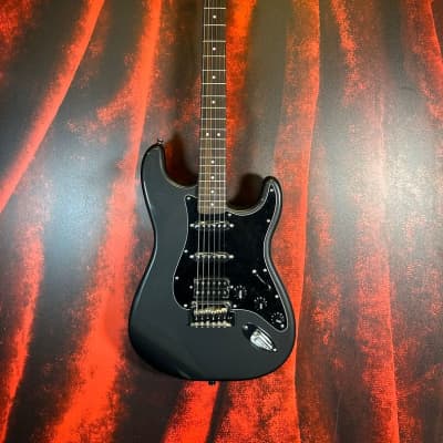 Squier SQUIER AFFINTIY SERIES STRATOCASTER HSS GUITAR PACK WITH FRONTMAN 15G AMP CHARCOAL FROST METALLIC Electric Guitar (New York, NY) for sale