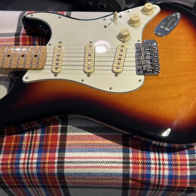 Fender Standard Stratocaster with Maple Fretboard 2006 - 2017 - Brown Sunburst image 3