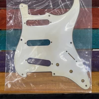 Real Life Relics White Stratocaster® Pickguard 8 Hole White 3 Ply Aged   [PGU3] image 5