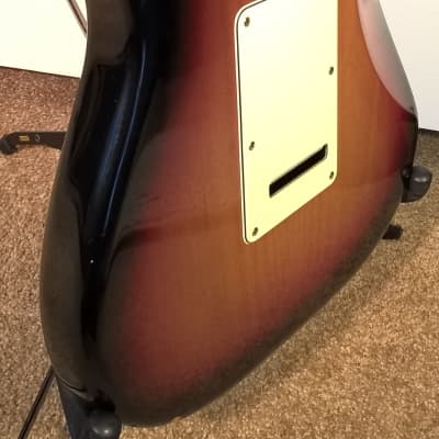 2004 Fender American Standard Stratocaster -- 3-Color Sunburst; Rosewood Fretboard image 6