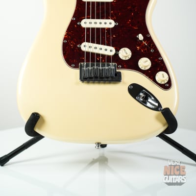 Fender American Deluxe Stratocaster with Rosewood Fretboard and SS frets 2009 Olympic Pearl image 2