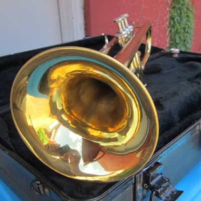 Bach TR500 Student Model Bb Trumpet 2010s Clear-Lacquered Brass image 2