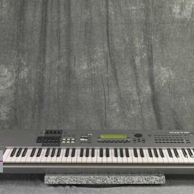 YAMAHA MOTIF 7 Synthesizer Keybord Workstation in Very Good Condition