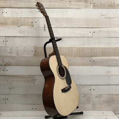 Bristol BM-16 000 Spruce/Mahogany Acoustic Guitar w/Padded Gig Bag image 5