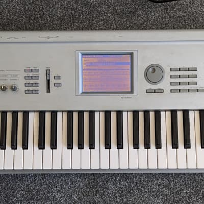 Korg Triton 61-Key 62-Voice Polyphonic Workstation 1999 - 2000 - Silver