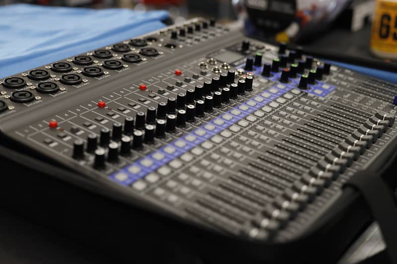 Zoom LiveTrak L-20 Digital Mixer / Recorder | Reverb Canada
