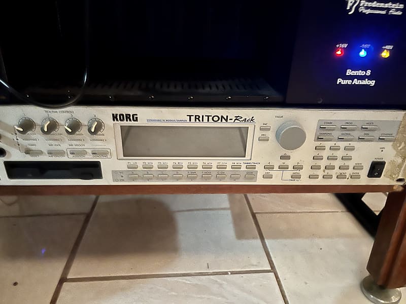 Korg Triton Rack Rackmount 60-Voice Polyphonic Workstation (2000 - 2005)