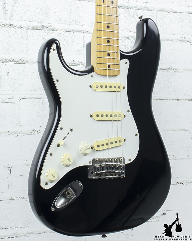 Fender Stratocaster HANABI 手描き 300のうちの1個 - メルカリ