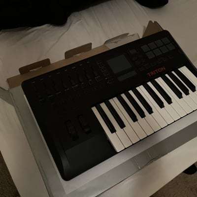 Korg TRTK25 TRITON taktile 25-Key USB Controller/Synthesizer 2014