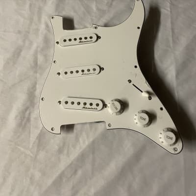 Unbranded Stratocaster Style Loaded Pickguard SSS Single Coil White image 1