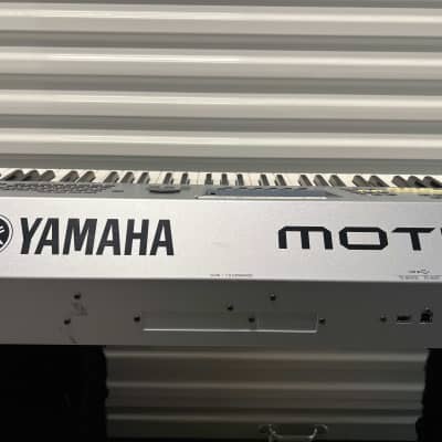 Yamaha Motif ES 8 With All Original Manuals and CD-ROM image 5