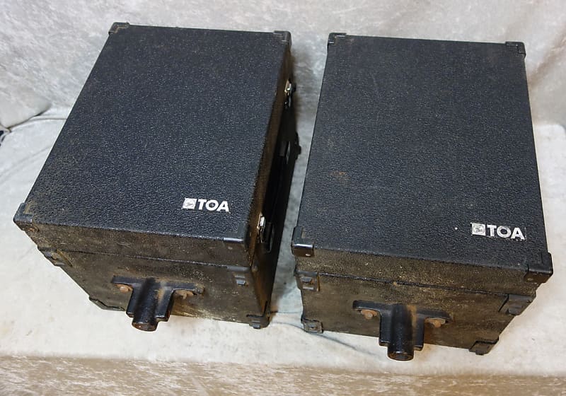 Pair of TOA RS-20 4x4 speakers with horn w/ covers and posts