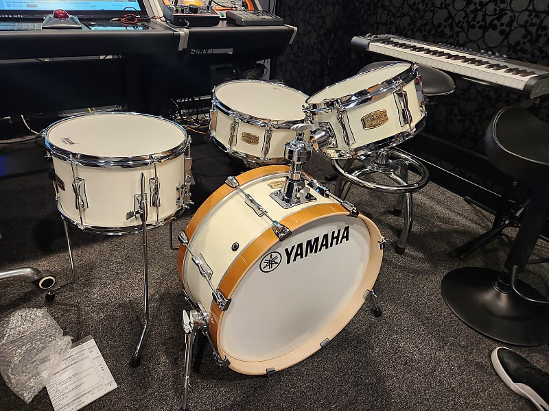 Yamaha Stage Custom Hip Drum Kit  4pc 20 – Classic White – Into