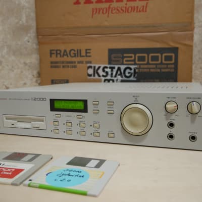 Akai • S2000 Sampler (1995) *Complete in Box* w/floppies