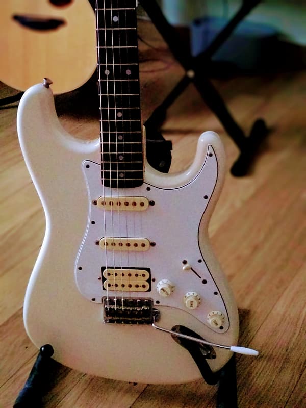 ＳＱＵＩＥＲ ｂｙ ＦＥＮＤＥＲ ＳＴＲＡＴＯＣＡＳＴＥＲ 富士弦 Squier Fujigen Japan Stratocaster N Series 1993 | Reverb