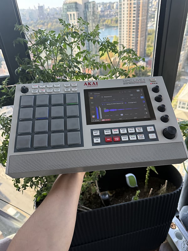 Akai MPC Live II Standalone Sampler / Sequencer Retro