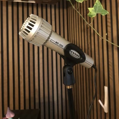 AKGダイナミックマイクAKG D440 s-l400.jpg