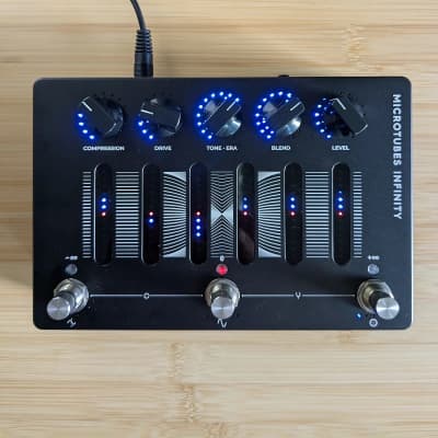 ベース DarkglassElectronics Microtubes Infinity Darkglass Electronics Microtubes Infinity Bass Preamp/Overdrive Pedal