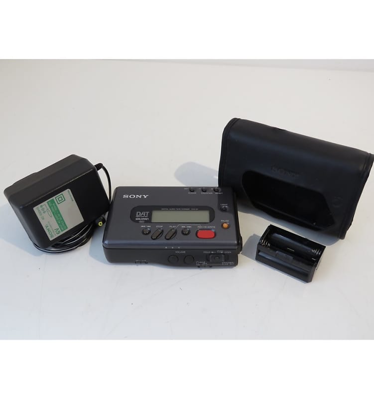Sony TCD-D7 DAT Digital Audio Tape Walkman + Cover & Power Supply