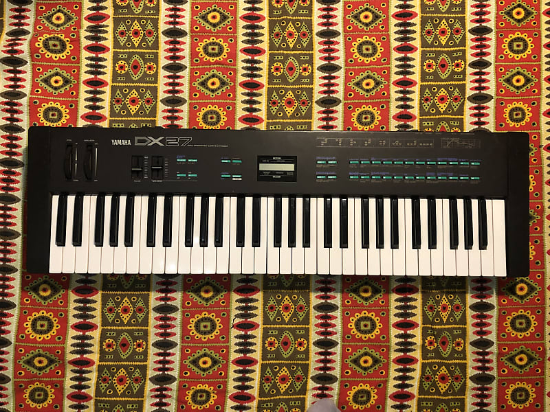 YAMAHA　DX100 デジタル プログラマブル アルゴリズム シンセサイザー Yamaha DX100 Programmable Algorithm Synthesizer | Reverb UK