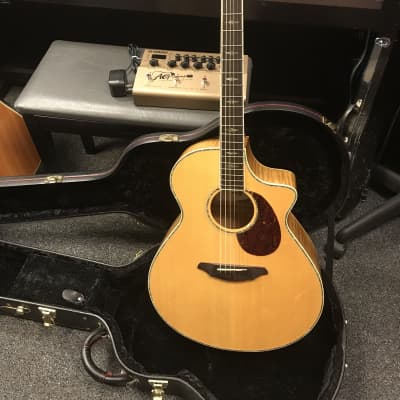 Breedlove Atlas Stage J350/EF acoustic electric guitar handcrafted in Korea 2009 ( discontinued model in Maple ) excellent with original Breedlove deluxe hard case tool , extra bone saddle & key included. image 15