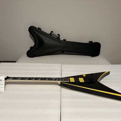 Jackson Custom Shop King V - Graffiti Yellow (unplayed & rare | Reverb